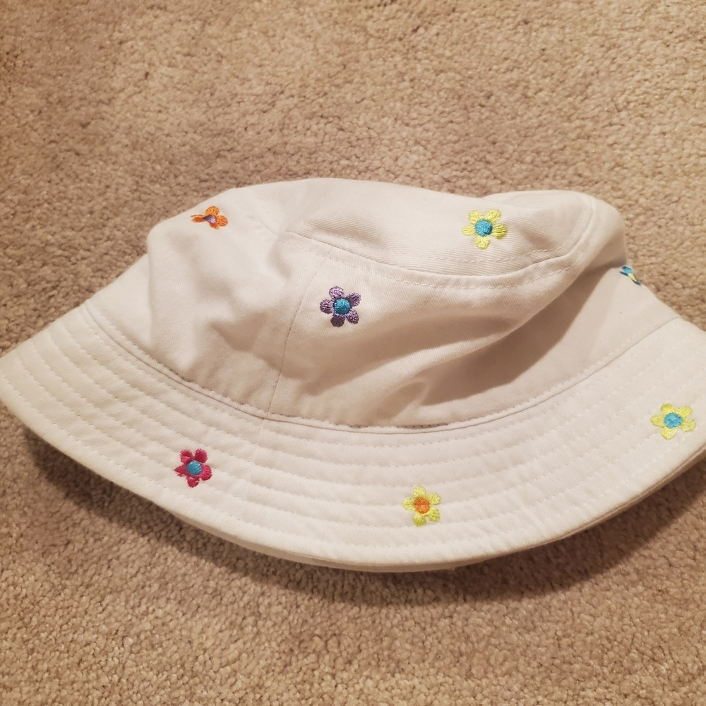 Bucket hat